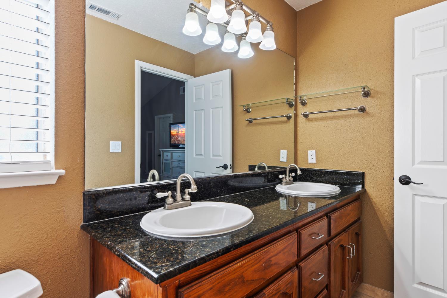 Detail Gallery Image 25 of 38 For 3092 Village Park Ct, Turlock,  CA 95382 - 4 Beds | 2/1 Baths