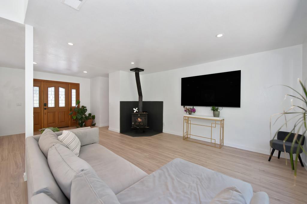 Detail Gallery Image 11 of 68 For 17725 Lake Forest Dr, Penn Valley,  CA 95946 - 3 Beds | 2 Baths