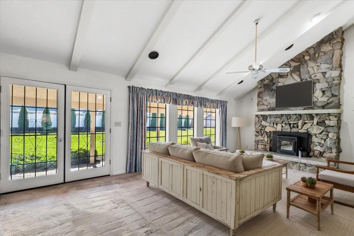 Detail Gallery Image 5 of 60 For 10007 Mountain Oak Rd, Oakdale,  CA 95361 - 3 Beds | 2/1 Baths