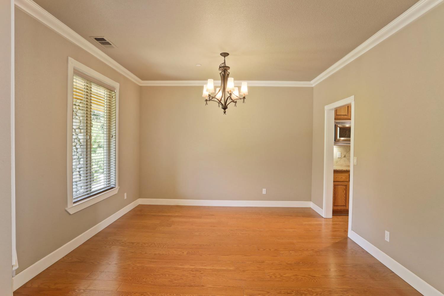 Detail Gallery Image 10 of 74 For 13703 Christensen Rd, Galt,  CA 95632 - 4 Beds | 2/1 Baths