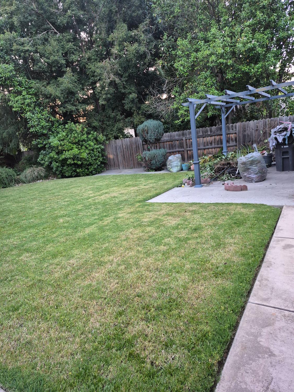 Detail Gallery Image 2 of 3 For 9335 Blackswain Pl, Stockton,  CA 95209 - 3 Beds | 2 Baths