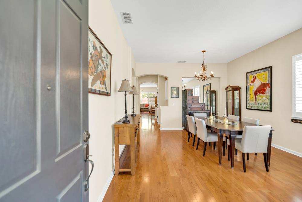 Detail Gallery Image 5 of 47 For 9145 Greendale Ct, Elk Grove,  CA 95758 - 4 Beds | 2 Baths