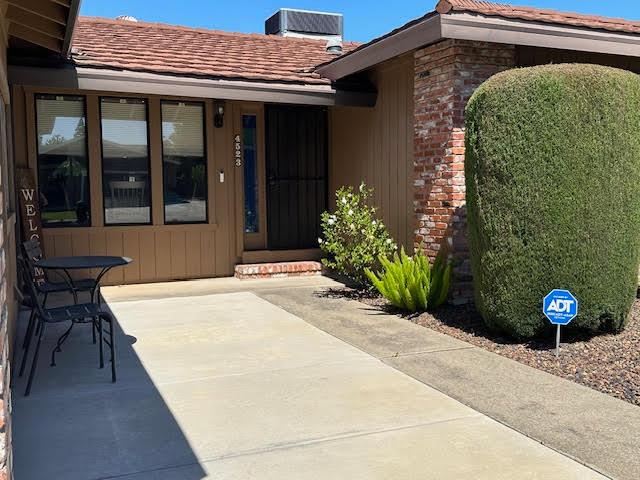 Detail Gallery Image 5 of 49 For 4523 Jan Dr, Carmichael,  CA 95608 - 3 Beds | 2 Baths