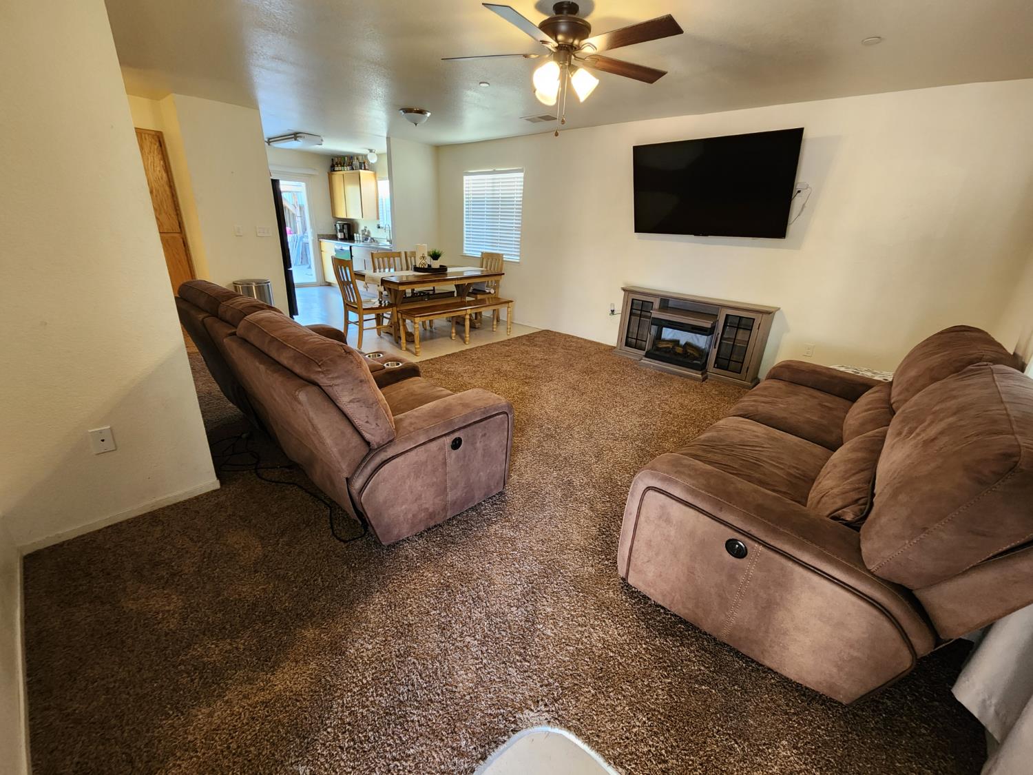 Detail Gallery Image 3 of 15 For 6565 Cal Bears Ct, Winton,  CA 95388 - 3 Beds | 2 Baths