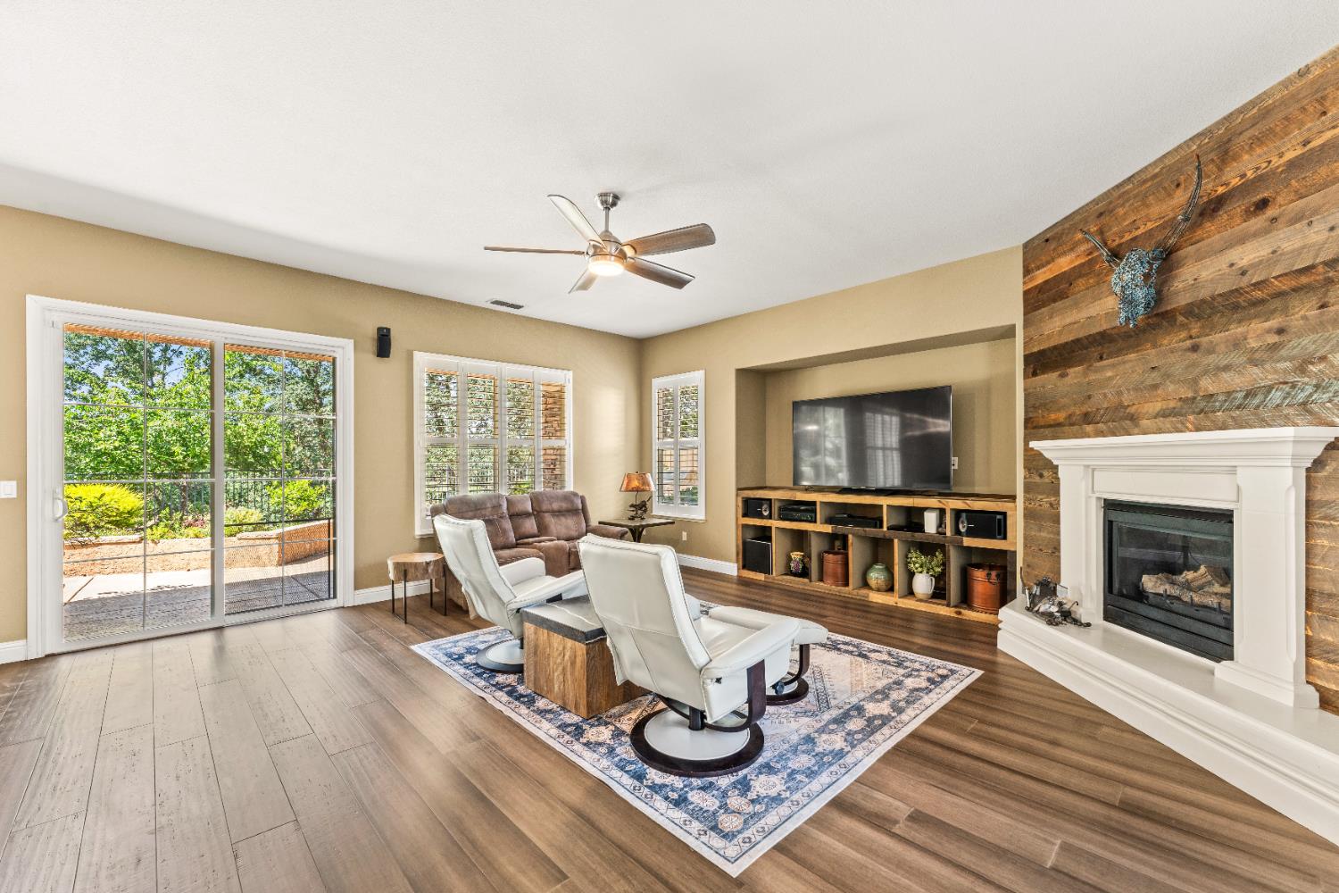 Detail Gallery Image 6 of 31 For 9535 Pinehurst Dr, Roseville,  CA 95747 - 4 Beds | 4 Baths
