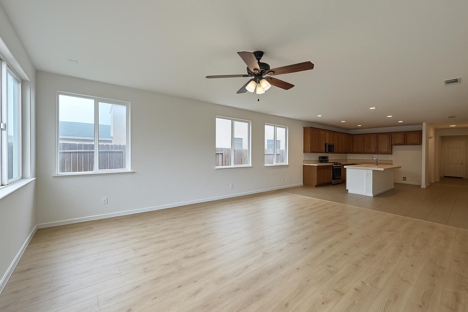 Detail Gallery Image 9 of 24 For 5666 La Casa Way, Sacramento,  CA 95835 - 3 Beds | 2 Baths