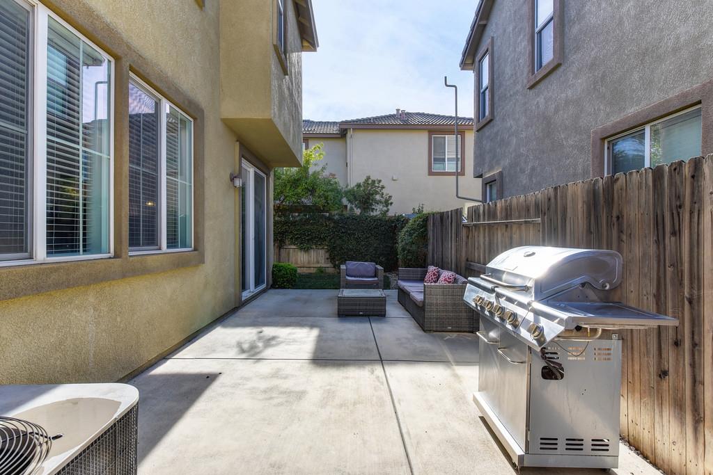 Detail Gallery Image 31 of 38 For 390 Caravaggio Way, Sacramento,  CA 95835 - 3 Beds | 2/1 Baths
