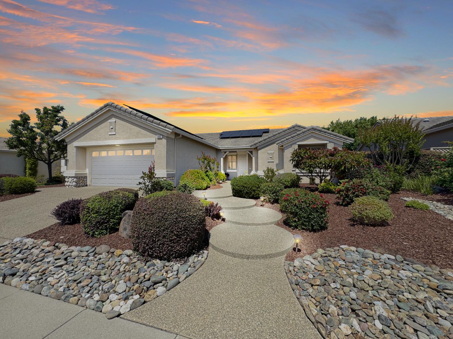 Detail Gallery Image 1 of 42 For 2052 Stonecrest Ln, Lincoln,  CA 95648 - 2 Beds | 2 Baths