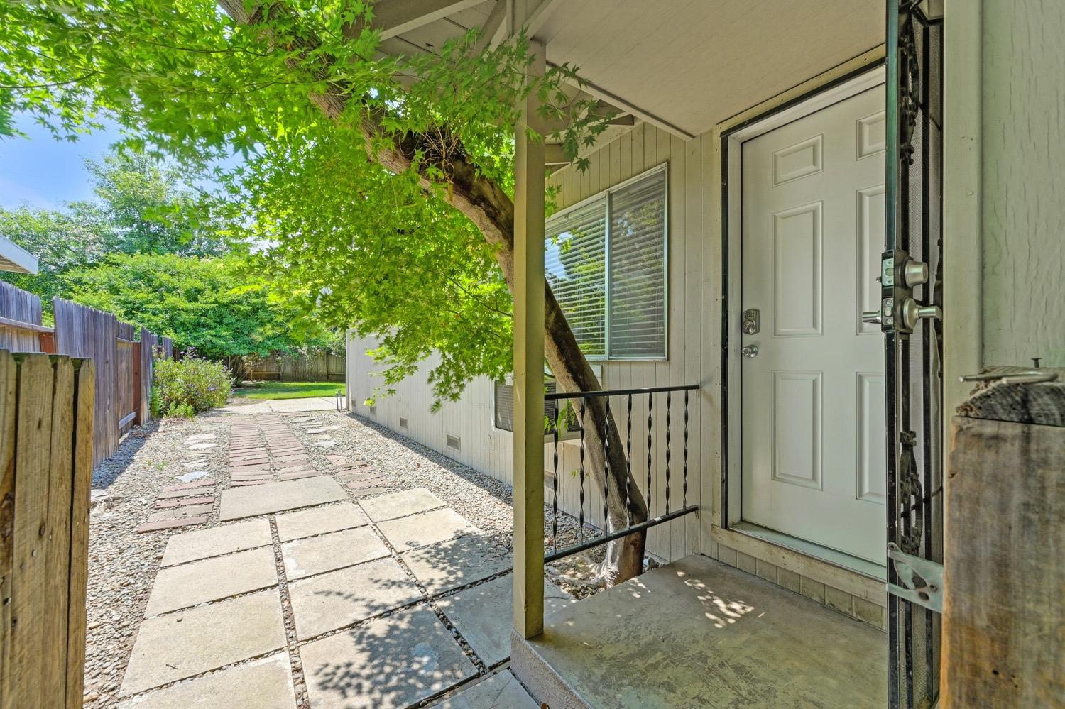 Detail Gallery Image 5 of 66 For 1424 Topaz Way, Sacramento,  CA 95864 - – Beds | – Baths