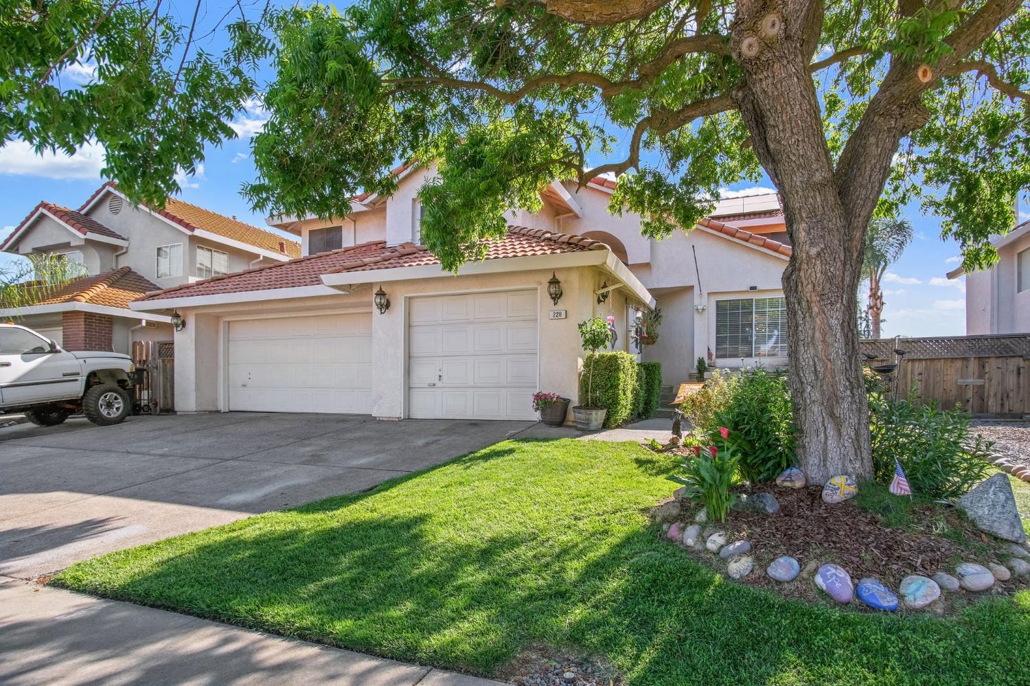 Detail Gallery Image 3 of 33 For 228 Reardon St, Oakdale,  CA 95361 - 5 Beds | 3 Baths