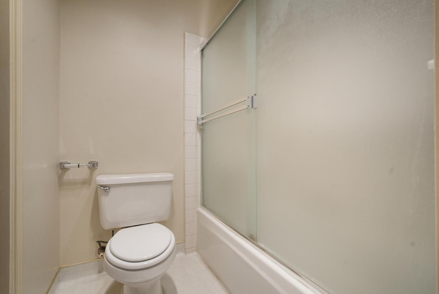 Detail Gallery Image 22 of 28 For 230 W Rumble Rd #B,  Modesto,  CA 95350 - 2 Beds | 1/1 Baths
