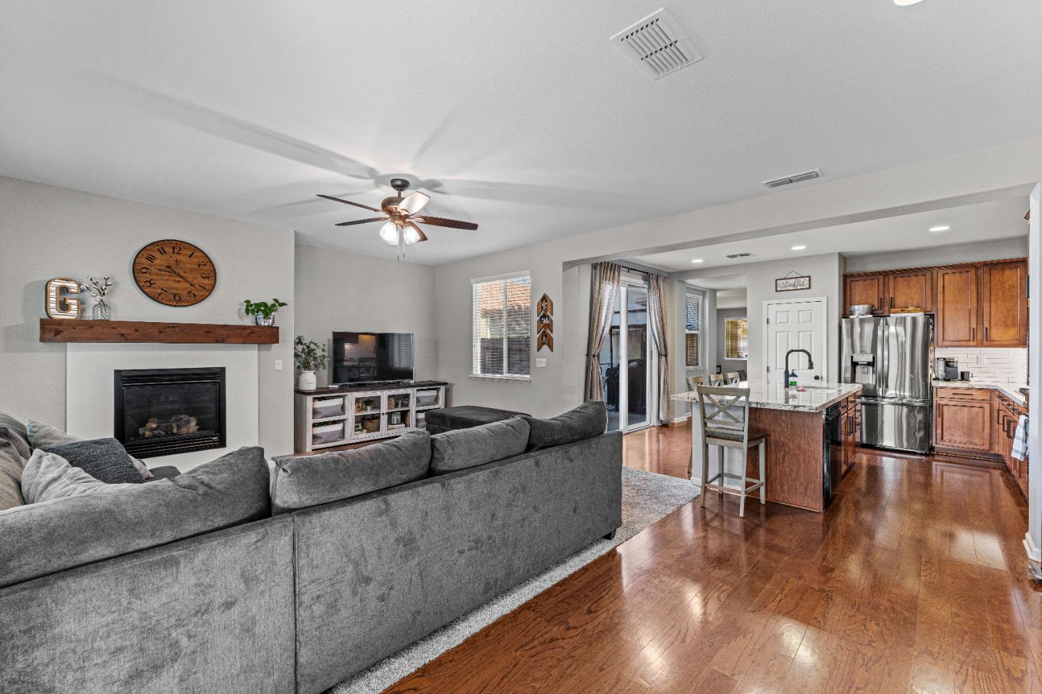 Detail Gallery Image 10 of 38 For 1283 Torrington Ln, Lincoln,  CA 95648 - 5 Beds | 3 Baths
