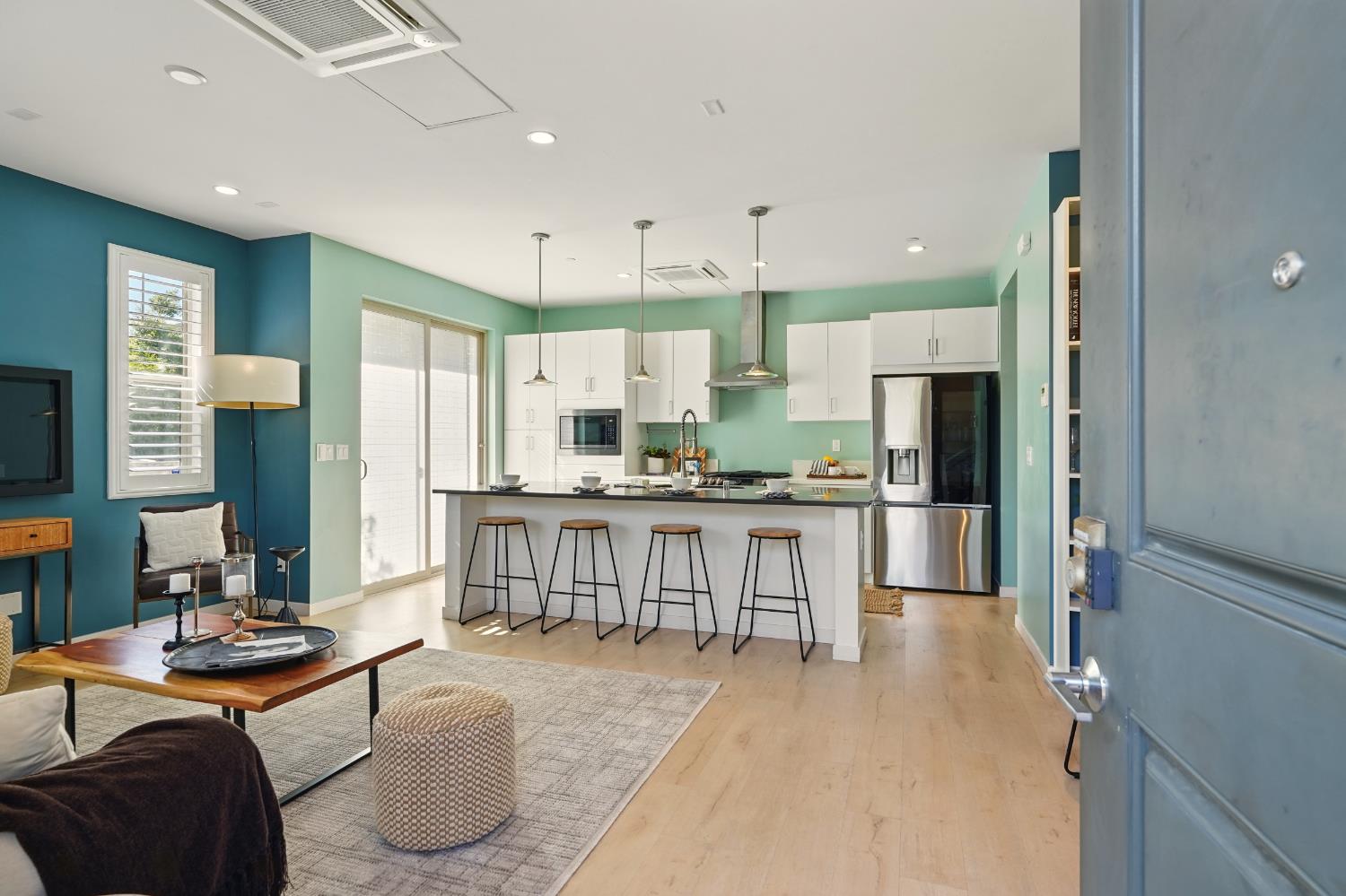 Detail Gallery Image 5 of 25 For 2601 Cleat Ln, Sacramento,  CA 95818 - 2 Beds | 2/1 Baths