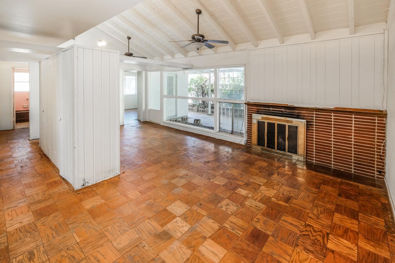 Detail Gallery Image 3 of 17 For 6241 40th Ave, Sacramento,  CA 95824 - 4 Beds | 2 Baths