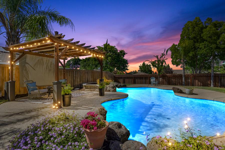 Detail Gallery Image 2 of 82 For 5802 Thoroughbred Ct, Rocklin,  CA 95677 - 4 Beds | 3 Baths