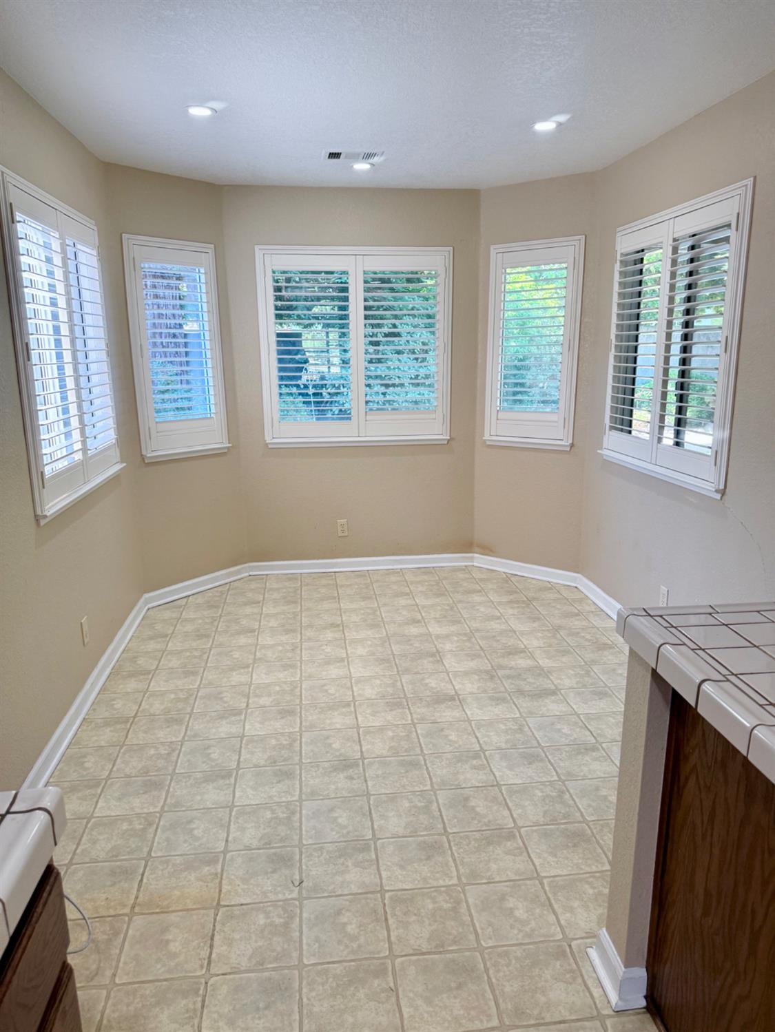 Detail Gallery Image 19 of 46 For 5271 Barbados Cir, Stockton,  CA 95210 - 4 Beds | 2 Baths