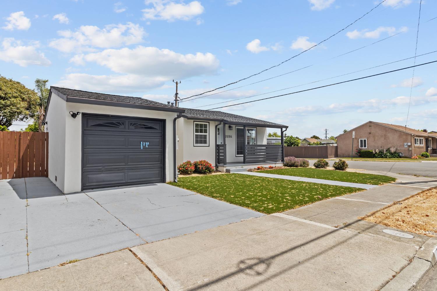 Detail Gallery Image 2 of 30 For 26184 Stanwood Ave, Hayward,  CA 94544 - 3 Beds | 2 Baths