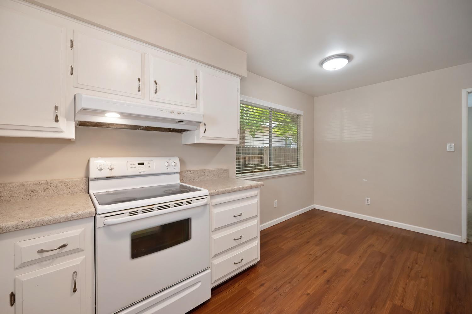 Detail Gallery Image 19 of 66 For 1424 Topaz Way, Sacramento,  CA 95864 - – Beds | – Baths