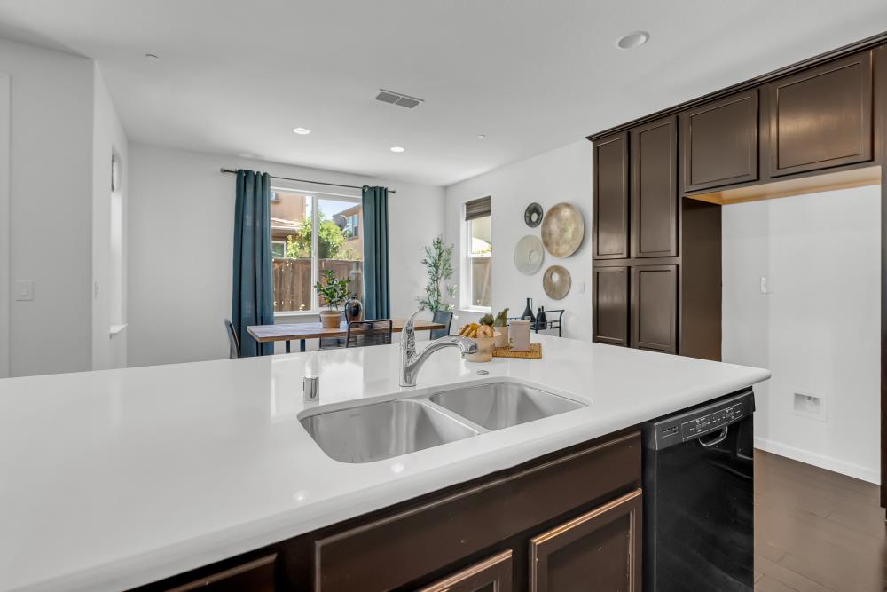 Detail Gallery Image 19 of 56 For 8373 Bronx Way, Sacramento,  CA 95829 - 3 Beds | 2/1 Baths