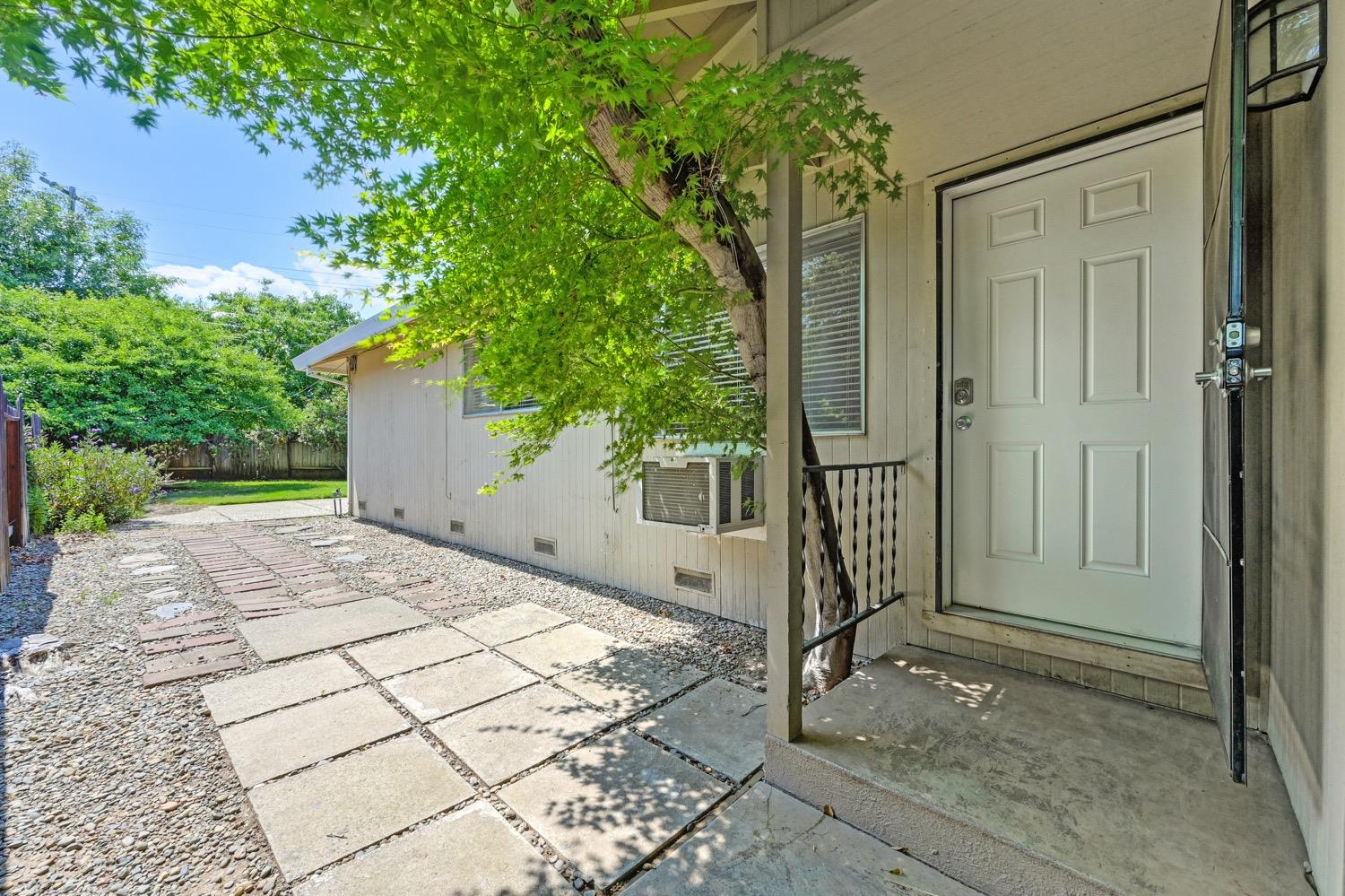 Detail Gallery Image 4 of 66 For 1424 Topaz Way, Sacramento,  CA 95864 - – Beds | – Baths