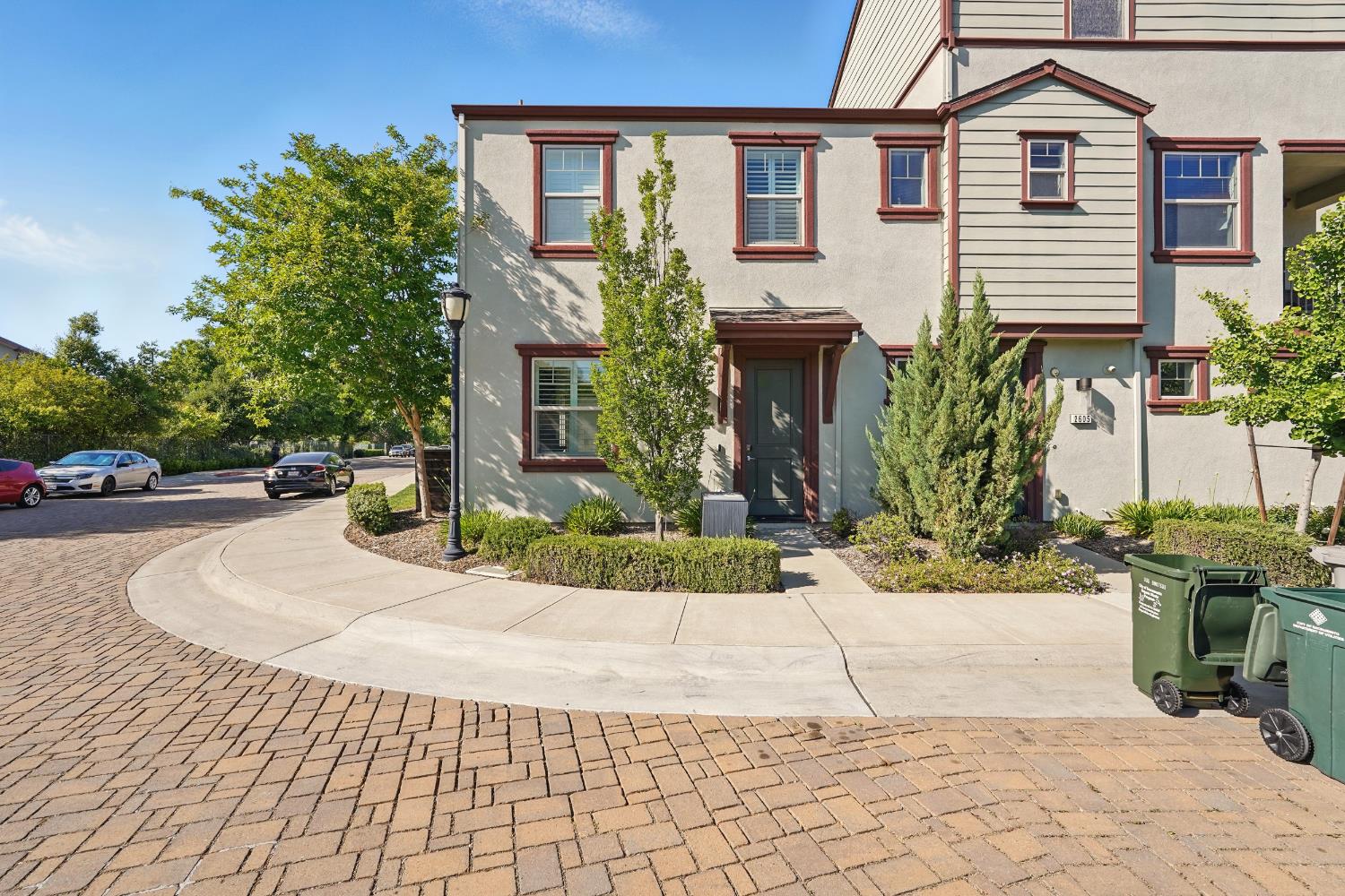 Detail Gallery Image 2 of 25 For 2601 Cleat Ln, Sacramento,  CA 95818 - 2 Beds | 2/1 Baths