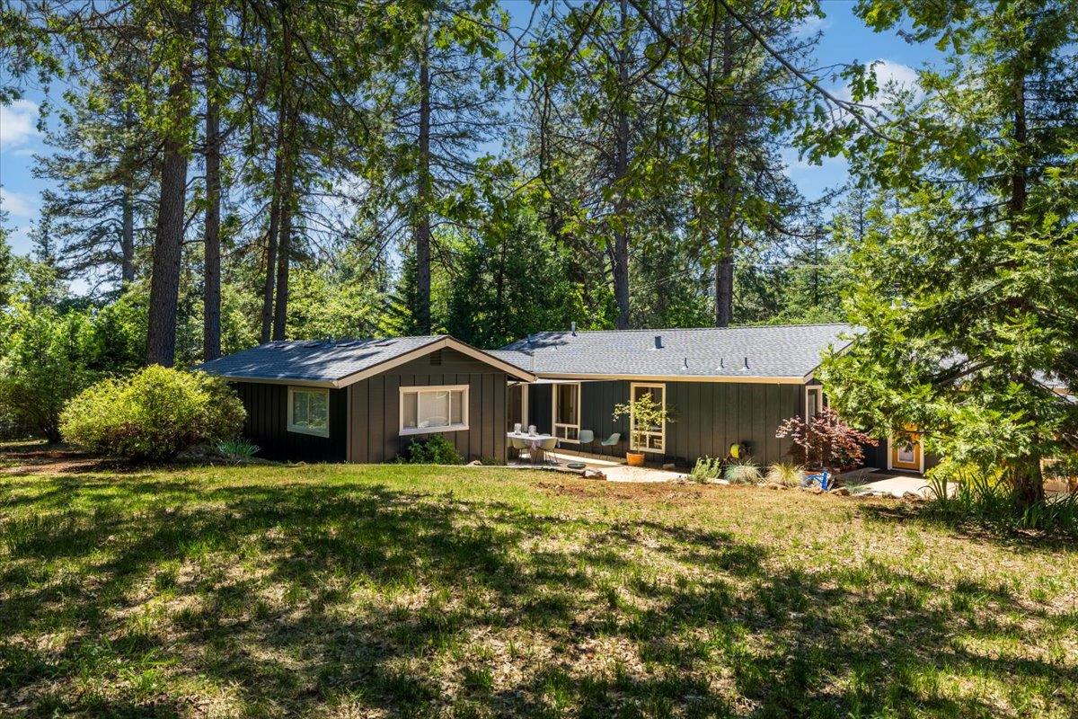 Detail Gallery Image 1 of 41 For 13409 Evergreen Dr, Nevada City,  CA 95959 - 3 Beds | 3 Baths