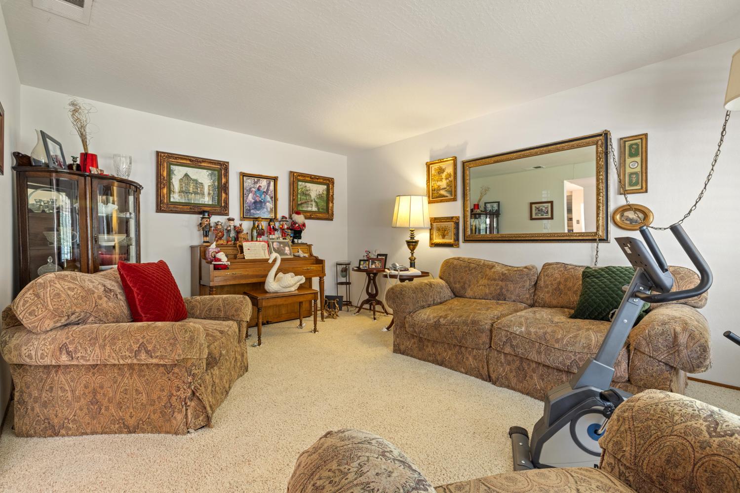 Detail Gallery Image 14 of 43 For 6161 Iowa Dr, San Jose,  CA 95123 - 4 Beds | 3 Baths