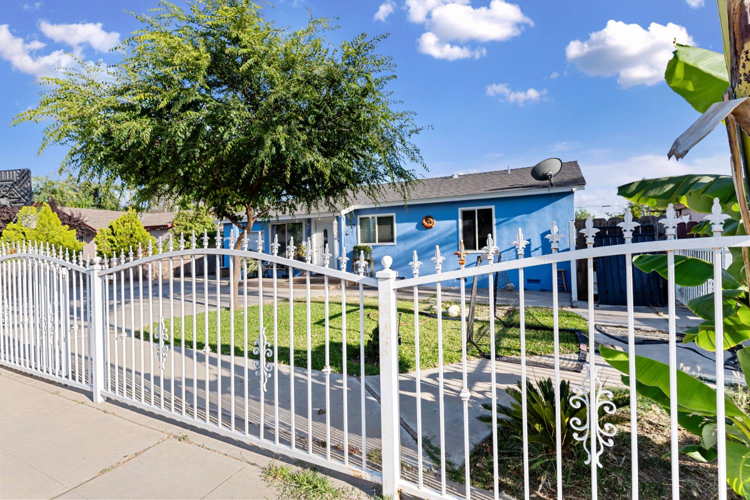 Detail Gallery Image 4 of 27 For 4776 E Lowe Ave, Fresno,  CA 93702 - 3 Beds | 1 Baths
