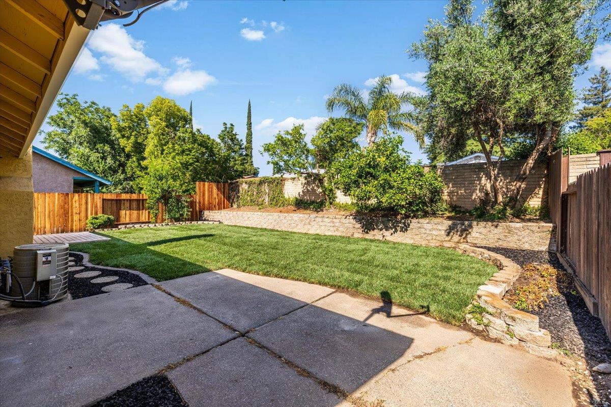 Detail Gallery Image 6 of 36 For 2619 Stoughton Way, Sacramento,  CA 95827 - 3 Beds | 2 Baths