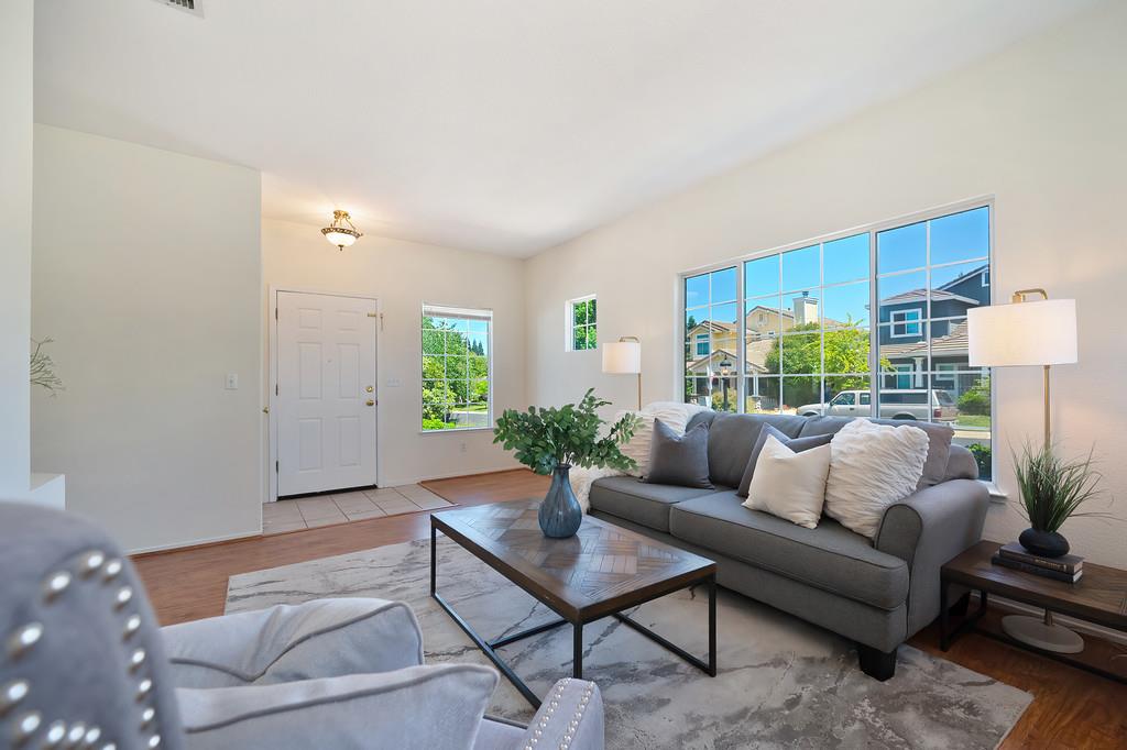 Detail Gallery Image 5 of 25 For 461 Carlson Way, Folsom,  CA 95630 - 3 Beds | 2 Baths