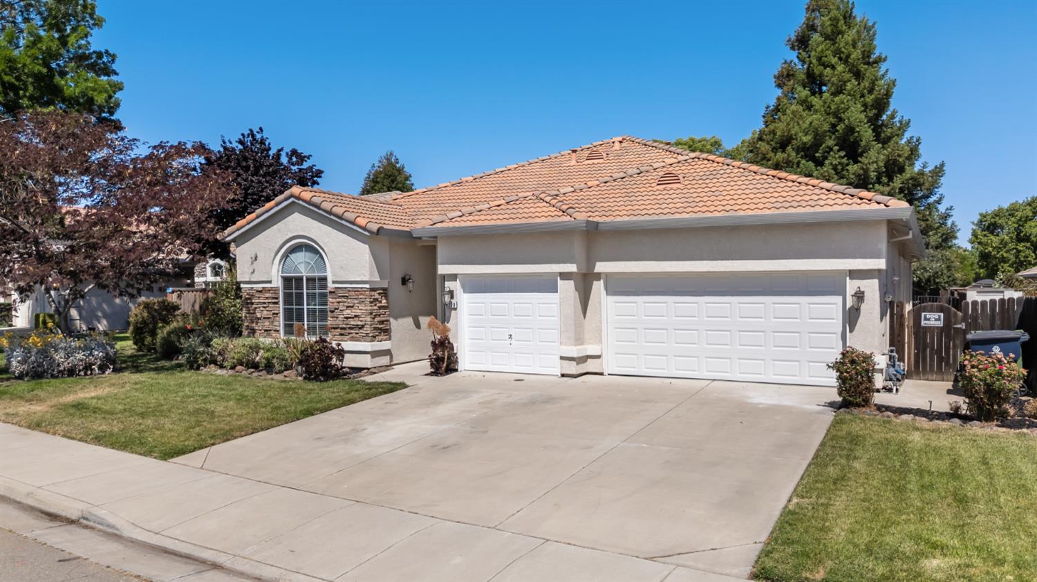 Detail Gallery Image 3 of 50 For 2219 Carol Ann Dr, Tracy,  CA 95377 - 4 Beds | 3 Baths