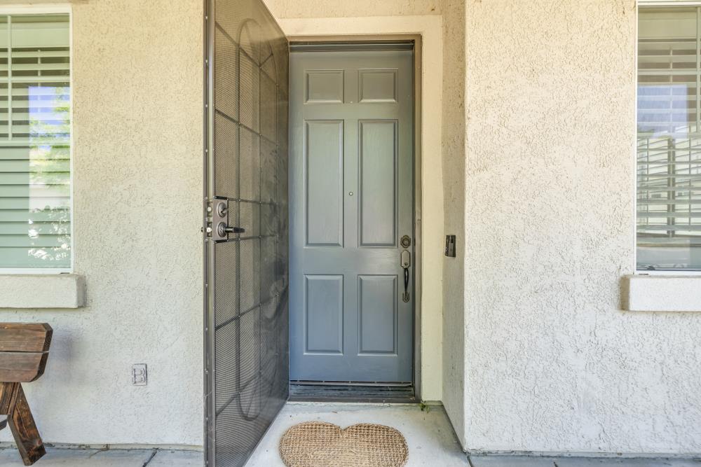 Detail Gallery Image 4 of 47 For 9145 Greendale Ct, Elk Grove,  CA 95758 - 4 Beds | 2 Baths