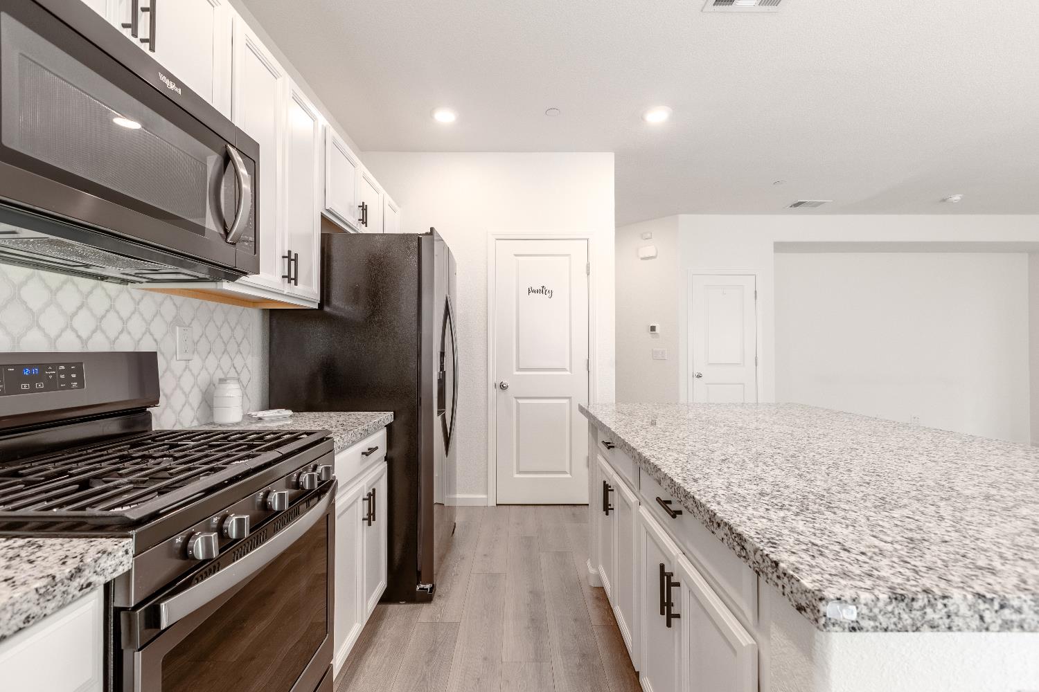 Detail Gallery Image 10 of 26 For 3825 S 3825 Arborhill Way Way, Sacramento,  CA 95834 - 3 Beds | 2/1 Baths
