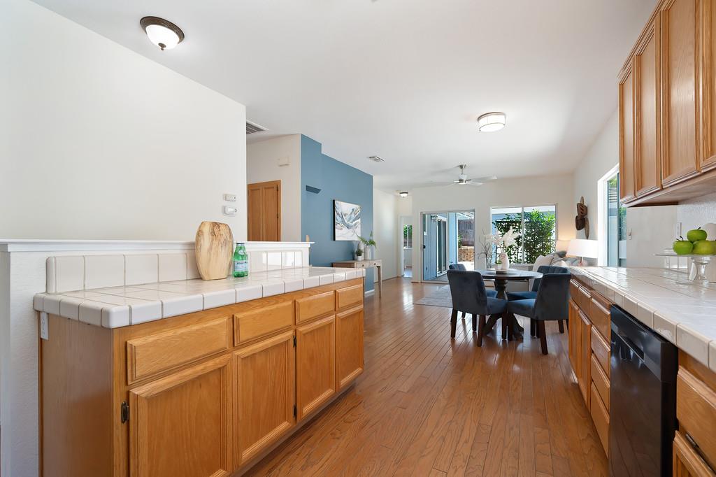 Detail Gallery Image 7 of 25 For 461 Carlson Way, Folsom,  CA 95630 - 3 Beds | 2 Baths