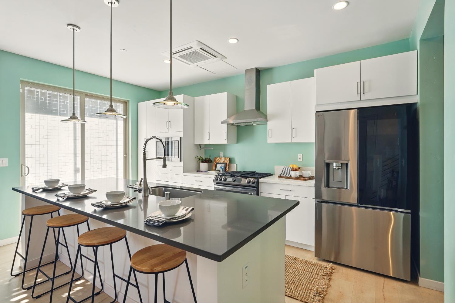 Detail Gallery Image 10 of 25 For 2601 Cleat Ln, Sacramento,  CA 95818 - 2 Beds | 2/1 Baths