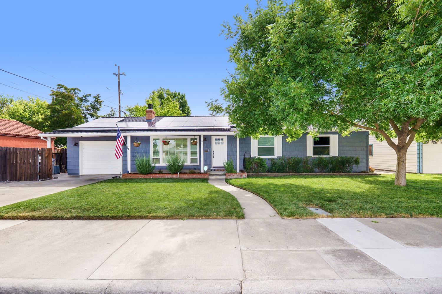 Detail Gallery Image 1 of 32 For 911 West St, Woodland,  CA 95695 - 3 Beds | 1 Baths
