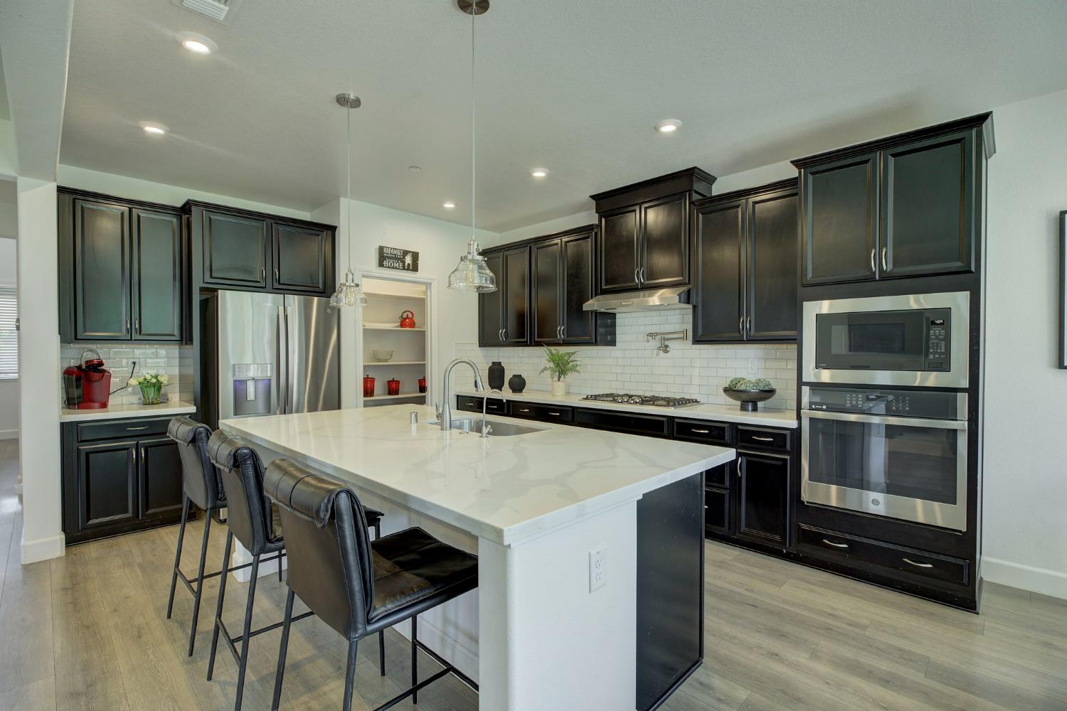 Detail Gallery Image 9 of 50 For 1216 Fence Post Way, Roseville,  CA 95747 - 4 Beds | 4 Baths