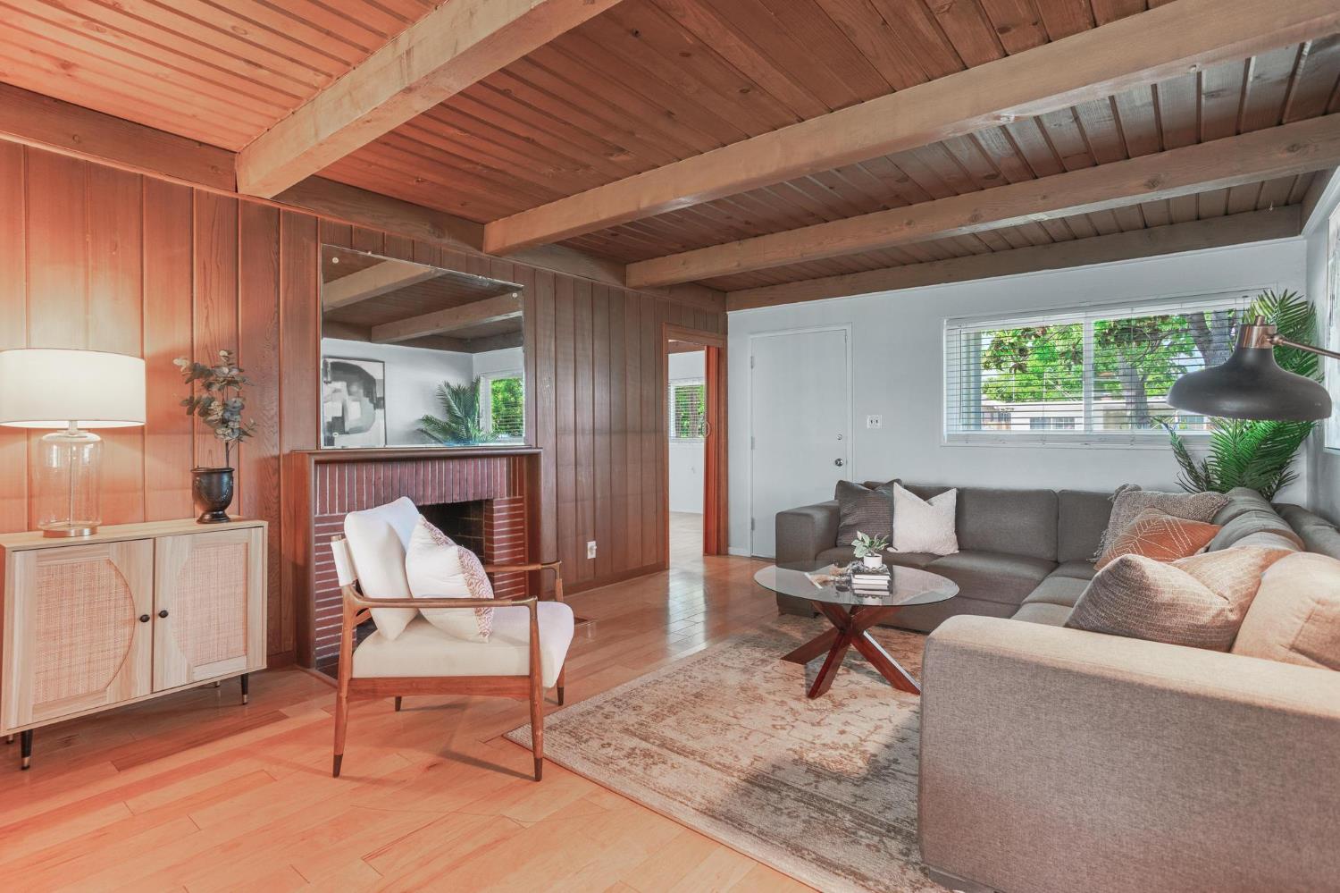 Detail Gallery Image 3 of 26 For 2320 Barcelona Way, Sacramento,  CA 95825 - 3 Beds | 3 Baths