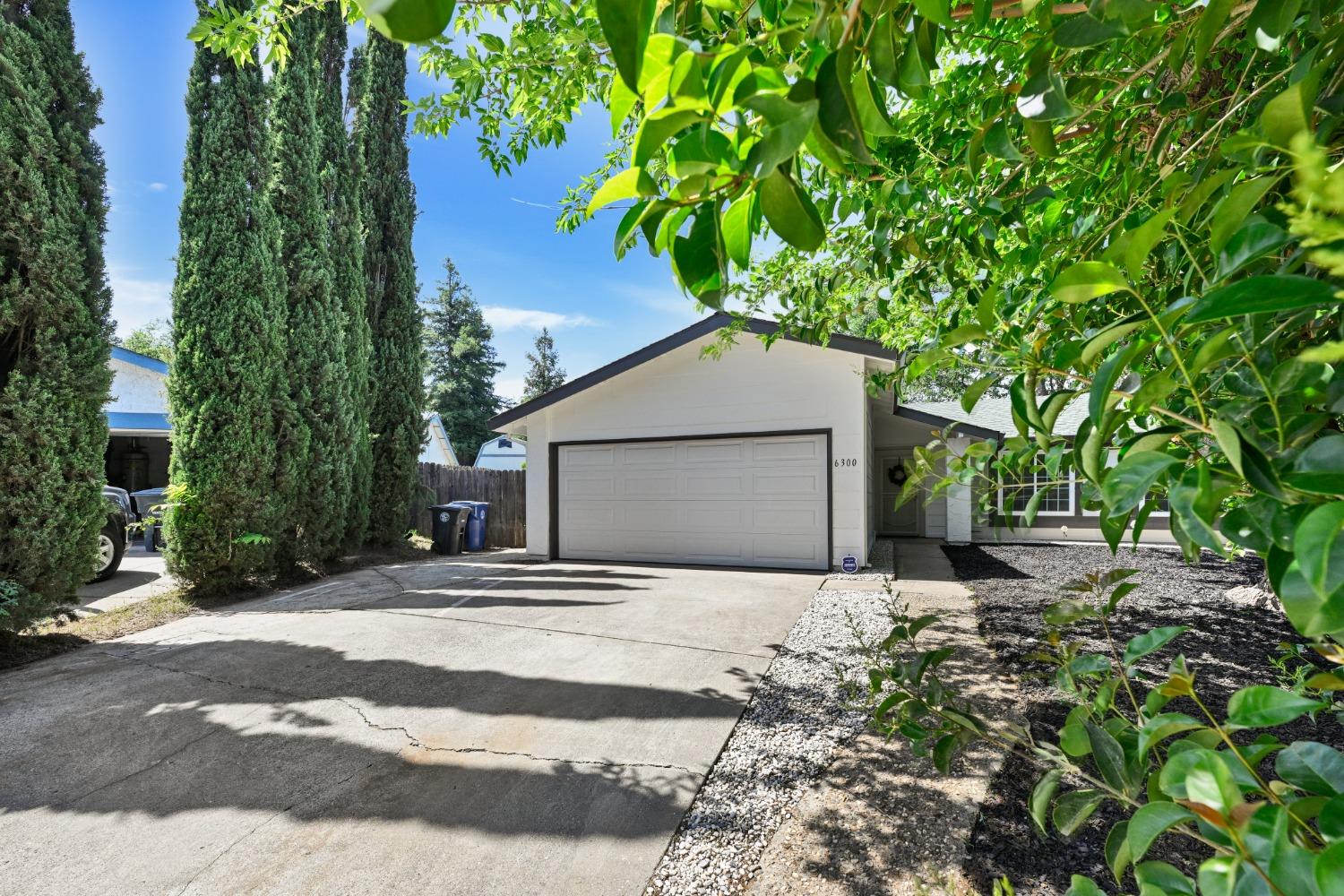 Detail Gallery Image 3 of 34 For 6300 Tanbark Ct, Citrus Heights,  CA 95621 - 3 Beds | 2 Baths