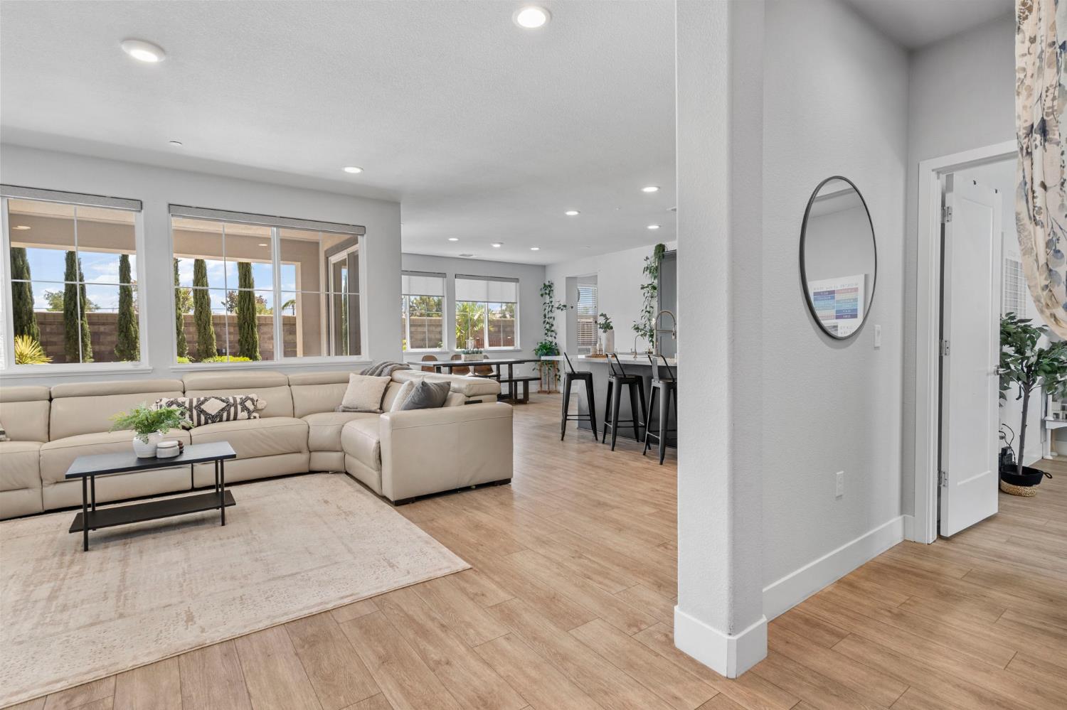 Detail Gallery Image 11 of 57 For 344 W Hopkins Ct, Mountain House,  CA 95391 - 4 Beds | 3 Baths