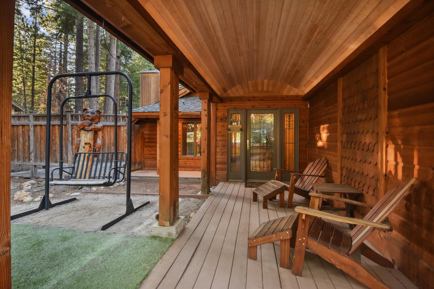 Detail Gallery Image 2 of 42 For 1724 Mohican Dr, South Lake Tahoe,  CA 96150 - 3 Beds | 2/1 Baths