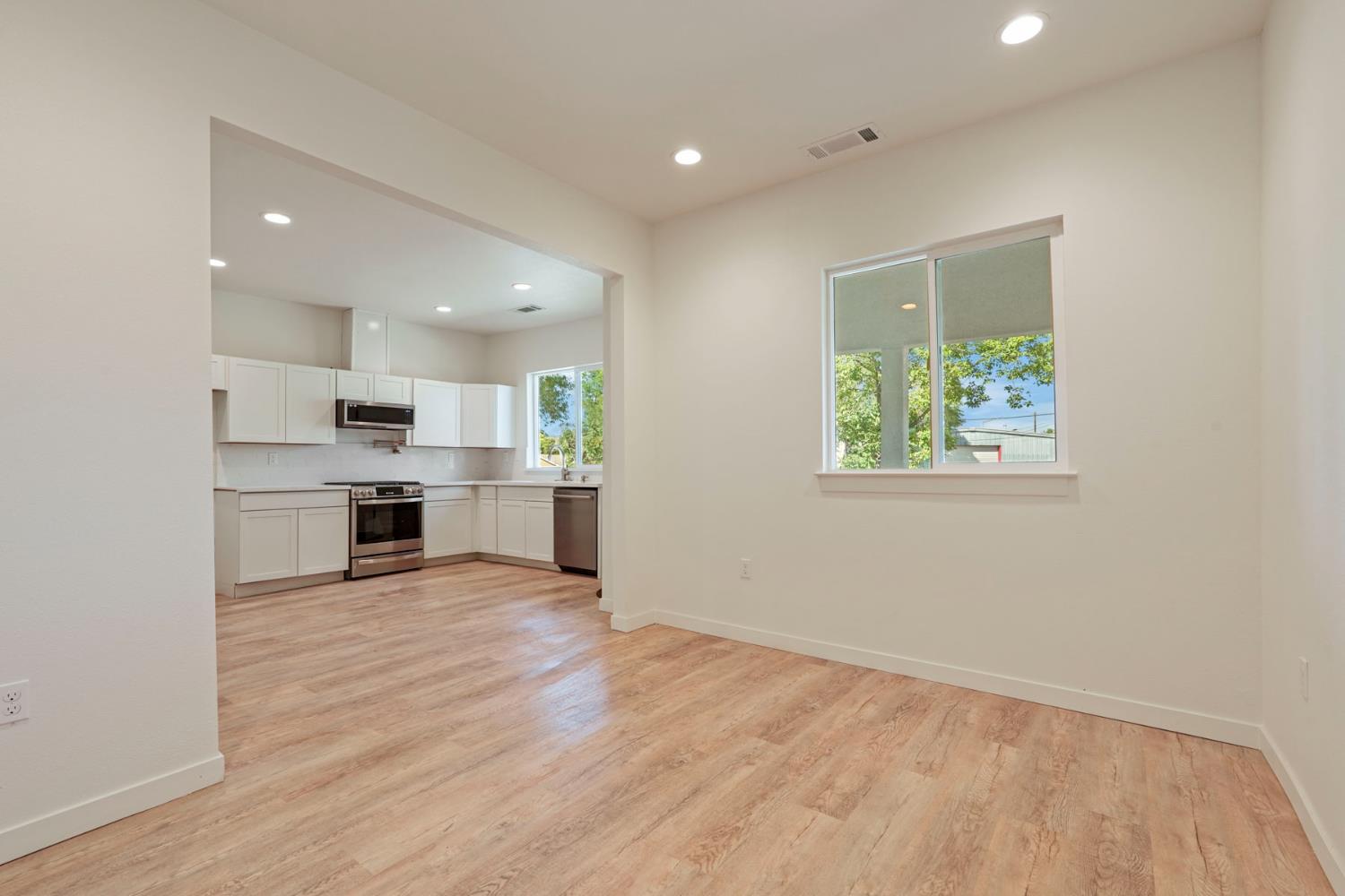 Detail Gallery Image 20 of 33 For 1237 S Commerce St, Stockton,  CA 95206 - 3 Beds | 2 Baths