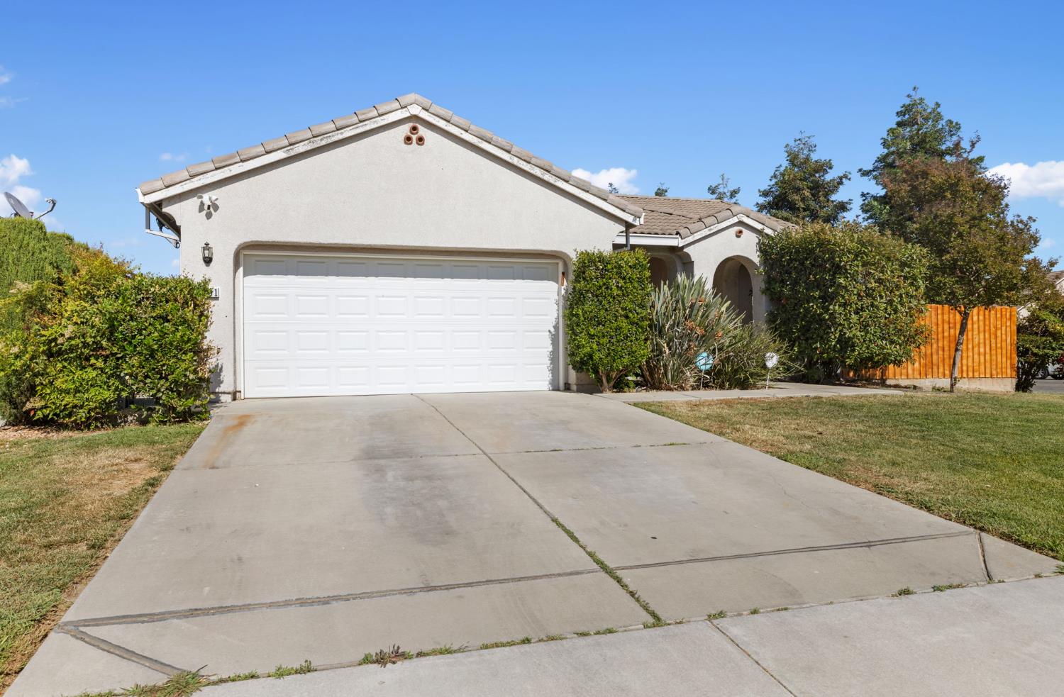 Detail Gallery Image 3 of 25 For 2081 Tangerine Ave, Madera,  CA 93637 - 3 Beds | 2 Baths