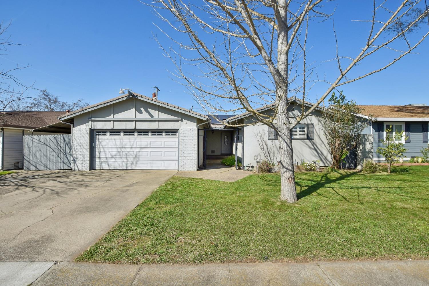 Detail Gallery Image 1 of 31 For 2408 El Lujo Way, Rancho Cordova,  CA 95670 - 3 Beds | 2 Baths