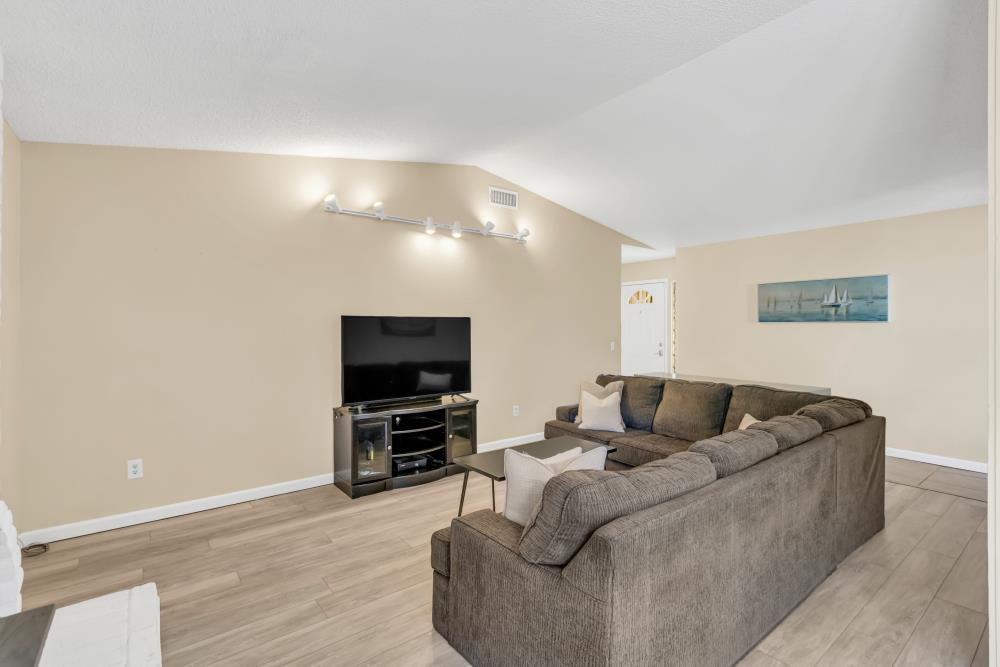 Detail Gallery Image 10 of 55 For 6428 Carmelwood Dr, Citrus Heights,  CA 95621 - 3 Beds | 2 Baths