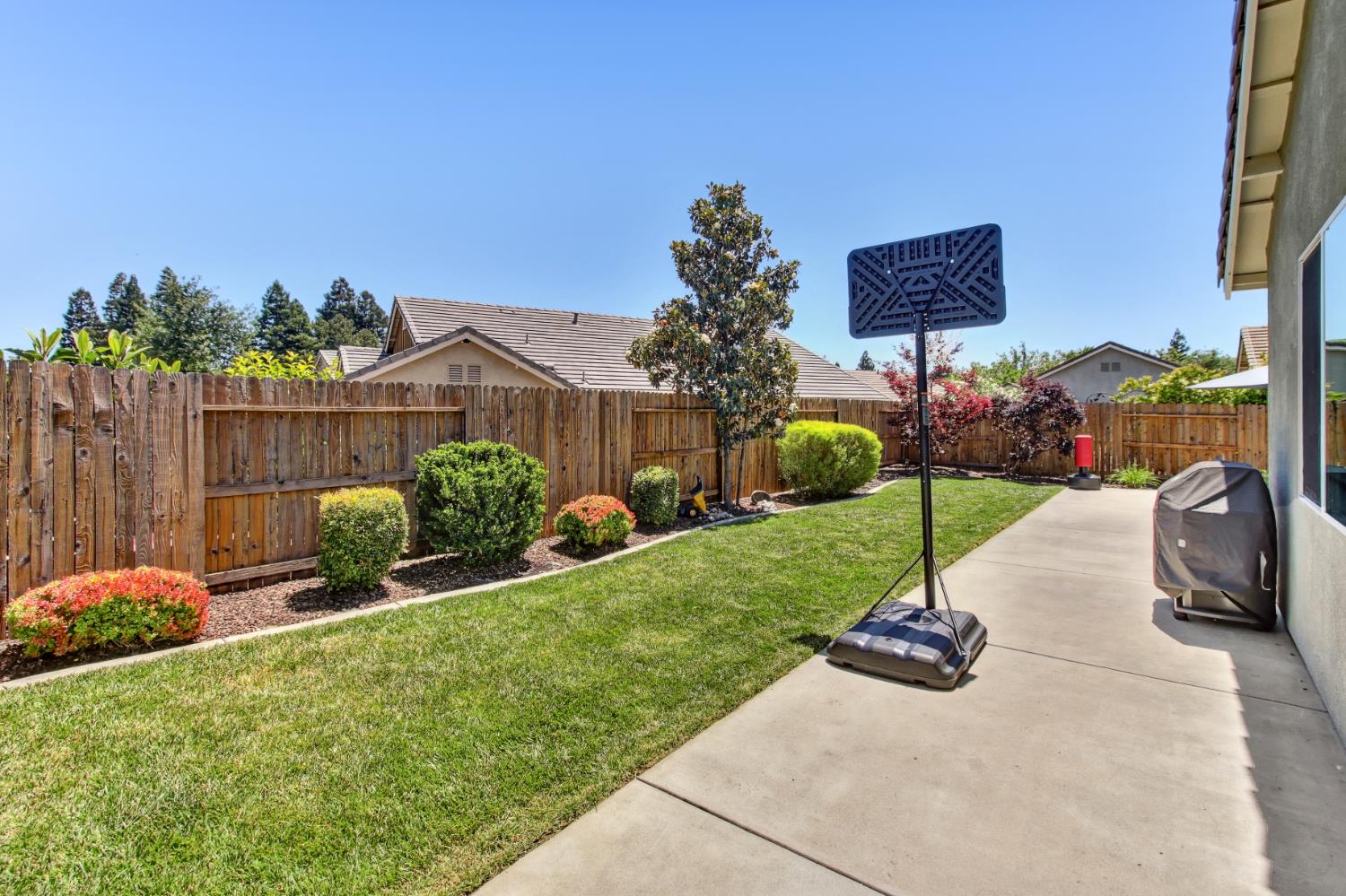Detail Gallery Image 26 of 31 For 7744 Live Oak Way, Citrus Heights,  CA 95621 - 4 Beds | 3 Baths
