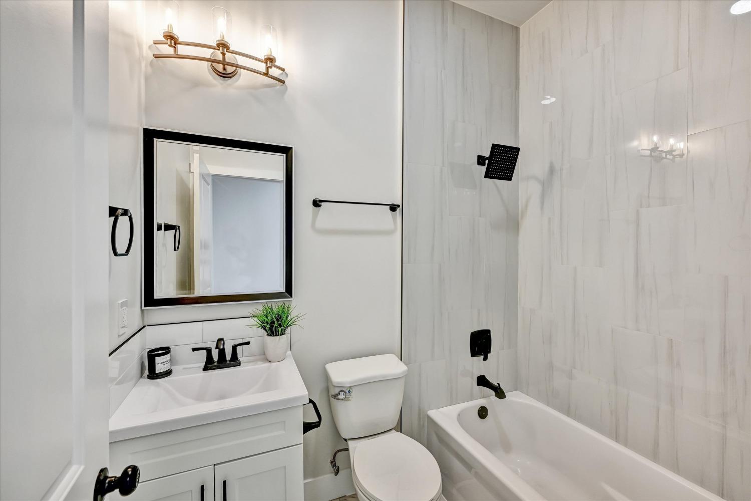Detail Gallery Image 10 of 32 For 2019 12th St, Sacramento,  CA 95818 - – Beds | – Baths