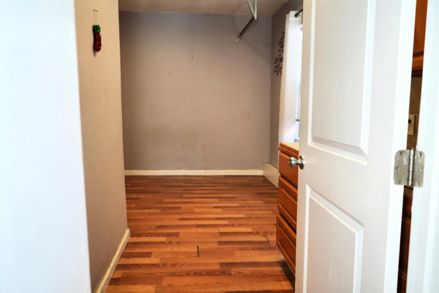 Detail Gallery Image 8 of 13 For 24862 Soto Rd, Hayward,  CA 94544 - 2 Beds | 1 Baths