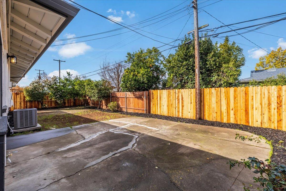 Detail Gallery Image 24 of 27 For 7538 Circle Pkwy, Sacramento,  CA 95823 - 3 Beds | 2 Baths