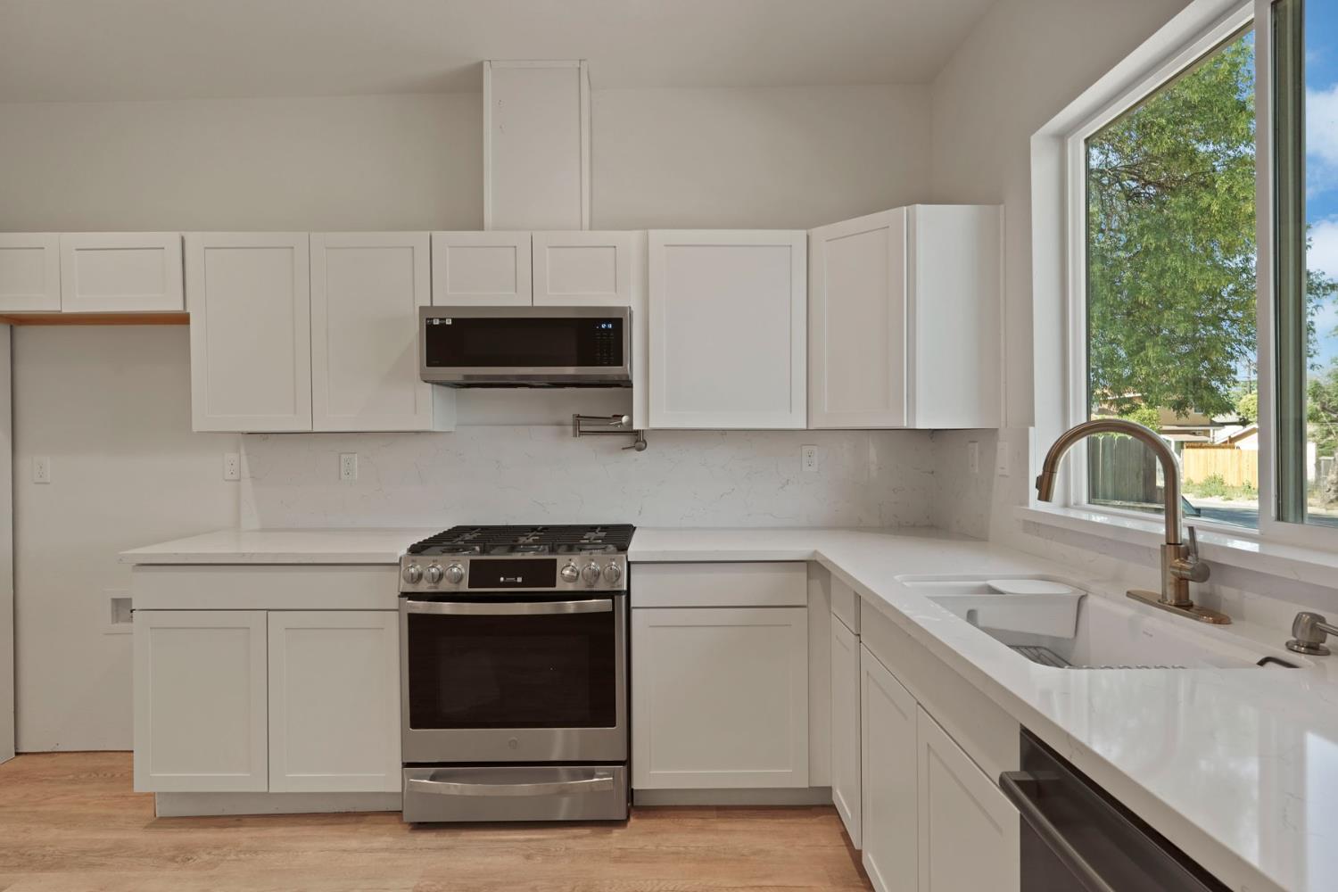Detail Gallery Image 25 of 33 For 1237 S Commerce St, Stockton,  CA 95206 - 3 Beds | 2 Baths